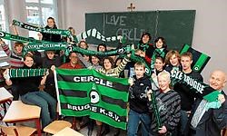 'Wij volgen geen modetrend, we zijn gewoon trots dat we Cercle-supporters zijn.' De leerlingen zijn klaar voor de derby van het jaar.Michel Vanneuville
