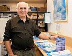 Roger Vanhoeck stelt trots zijn nieuwe boek 'Ademnood' voor. <br>Eddy Van Ranst<br>