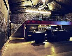 Buro aRCHITEC slaagde erin de zaal van het Diksmuidse cultuurhuis akoestisch zeer goed te isoleren. rr <br>