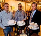 Kaasmeester Dirk Martens (rechts) stelt Baas Gansendonckkaas voor. Wim Daneels<br>