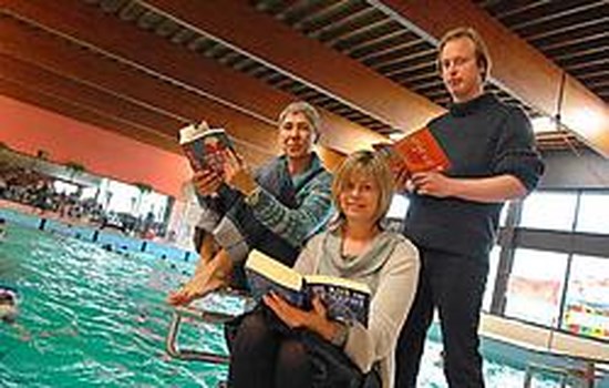 Verhalen In De Sporthal En Poezie In Het Zwembad Tielt De Standaard Mobile