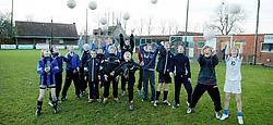VVE Hansbeke heeft een huizengroot probleem. De club treedt aan met 9 ploegen, maar heeft in de Karmenhoek slechts twee, verouderde kleedkamers. Uitbreiden of renoveren kan niet omdat het terrein zonevreemd is. Vacas<br>