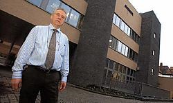 Chris Van der Beken, directeur facilitaire diensten, voor de nieuwe vleugel van het H.Hartziekenhuis in Menen.<br> Patrick Holderbeke