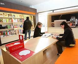 Langs de A12 in Schelle komt de eerste baanwinkel van Standaard Boekhandel. Eddy Van Ranst