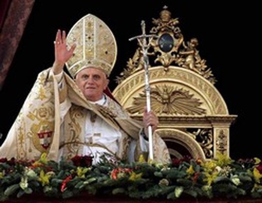Paus vraagt vrede en stelt geweld aan de kaak