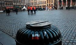 De vuilnisbakken op de Grote Markt in Brussel blijven afgesloten.Ivan Put<br>
