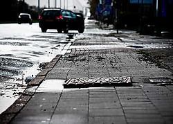 Ideaal voor kamikaze-fietsers: de Boomsesteenweg (A12) in Wilrijk.wdk<br>