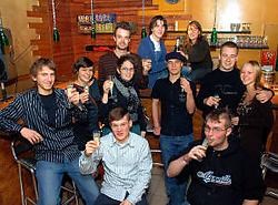 De kern achter de verbouwing van 't Bronneken: Matthias, Maya, Jonathan, Arne, Vicky, Christophe, Pieterjan, Sanne, Jonas, Jan, Laura, Nico, Stephen.Yvan De Saedeleer<br>