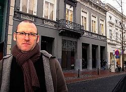 Kris Van der Coelden: 'De Stationsstraat heeft heel wat waardevolle gevels maar de gebouwen zijn op de benedenverdieping ontsierd door handelszaken.' Luc Verstraeten