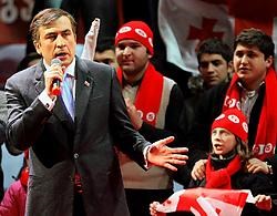 De Georgische president, Michail Saakasjvili (links), eiste zaterdag al publiekelijk de verkiezingszege op.epa<br>