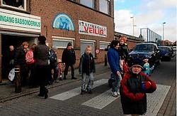 De combinatie van schoolverkeer en sluipverkeer veroorzaakt drukte en gevaar aan de Sint-Jozefschool. Carol Verstraete