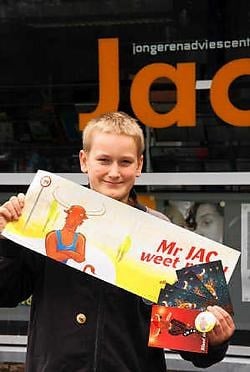 Matthias Stercken kleedde de yak aan met een discobroek en een ruitjeshemd.Johan Van Cutsem<br>