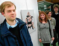 Laureaat Manor Grunewald uit Gent (voorgrond) leverde voortreffelijk schilderwerk af. Dat mag ook gezegd worden van Yasmine Willems, Evelien Hiele en Steven Baelen. David Stockman<br>