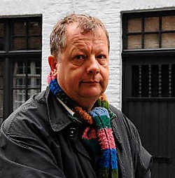 Buurtbewoner Paul Vanhecke zorgde ervoor dat de frietketelbrand in de Kastanjeboomgaardstraat 12 beperkt bleef tot de keuken. <br>Michel Vanneuville<br>