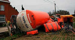 Speciale luchtkussens moesten verhinderen dat de tank met meer dan 13.000 liter gas scheurde. persinfo