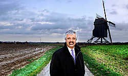 Bruno Tuybens: 'Het lijkt uiteraard zeer sympathiek van Basiel Eeckhaut dat hij de voorbije decennia de belastingen laag heeft gehouden, maar het resultaat was er dan ook naar.' David Stockman