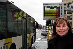De elektronische borden aan de Grote Markt zijn helder verlicht, maar bruikbare informatie verschijnt er niet op, stelt ook SP.A-gemeenteraadslid Sigrid De Wilde vast. Luc Verstraeten