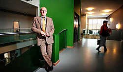 Volgens burgemeester Dirk De Vis van Ham gebeurde de aanstelling <br>op basis van een overgangs-<br>bepaling.<br> Yorick Jansens<br>