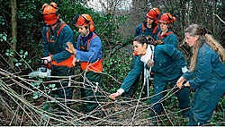 De samenwerking landbouwers-leerlingen heeft als extra voordeel dat er tegelijk noodzakelijke beheerswerken worden uitgevoerd. Gert Devocht<br>