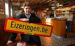 Yves Panneels verwijderde ondertussen samen met enkele vrienden de grensborden Eizeringen.be. Volgens het schepencollege zijn ze niet wettelijk en werden ze zonder vergunning geplaatst.<br>Yvan De Saedeleer