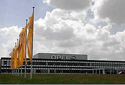 De vakbonden van Opel Antwerpen praten met de directie voor het tot stakingen komt.photo news<br>