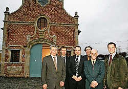 De kerkraad en de bezoekers van de Sint-Annakapel zijn blij met de sobere renovatie. Koen Merens