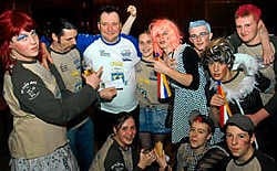 Jacques de Maesschalk (43) wordt bejubeld als de nieuwe prins carnaval van Lede. <br>Carol Verstraete