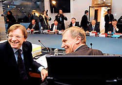 Guy Verhofstadt en Yves Leterme. Zal het lachen hen vergaan op 23 maart?ivan put<br>