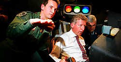 De Crem mocht bij zijn bezoek een rondje maken in een flight simulator.Yorick Jansens<br>