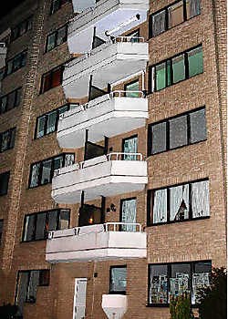 In een appartement aan de Ferdinand Verbieststraat in Ekeren werd het levensloze lichaam van een vrouw gevonden. Koen Fasseur<br>