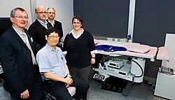 Directeur Roger Vande Walle, Dr. Djoa Liong, Dr. Stefaan Marcelis, Dr. Peter Moons en Dr. Vally De Wilde.<br>Stefaan Beel<br>