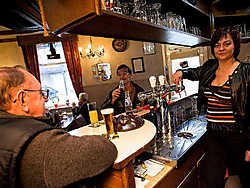 Diane Smolders houdt met haar vriend Luc café in Schaffen. 'Ik heb de hele ochtend nodig gehad om de ravage op te ruimen.' Jef Collaer