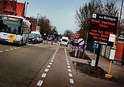 Een inwoner wil het infobord aan Beringen-Mijn weg. Yorick Jansens<br>