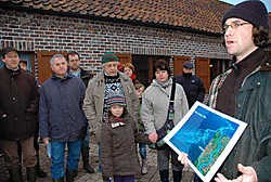 Een gids toonde de wandelaars wat de verdere plannen zijn voor het natuurreservaat.Guy Van Den Bossche