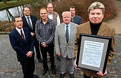 Marleen Bosmans nam de onderscheiding voor haar vader Felicien Bosmans in ontvangst. Yvan De Saedeleer