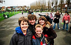 Niels, Marieke, Evelien en Pieter op de speelplaats van het Vigo-Fidelisinstituut in Vilvoorde.Bart Dewaele <br>