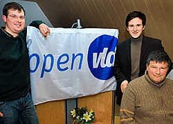 OpenVLD'ers Bart Bostoen, Francesco Vanderjeugd en Geert Moerkerke (vlnr.) legden een bom onder het kartel Samen dat dertien jaar standhield. Stefaan Beel<br>