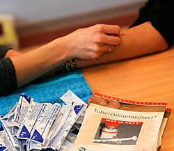 35 personen ondergingen gisterochtend een tbc-test. Peter Maenhoudt<br>