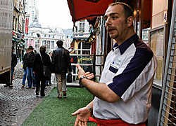 Francesco Franco: 'Natuurlijk zijn we echte Italianen. En vooral in de zomer is de ambiance hier verzekerd.' Walter Saenen<br>
