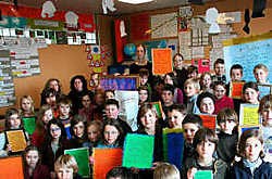 De leerlingen van het vijfde jaar van de Heilig Hartschool koppelden de gedichten aan de activiteit van de winkel.evd<br>