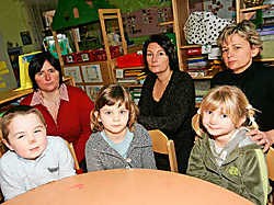 Solange Dangis, Helga Smets, Caroline Cortois en kinderen Max, Loïse en Britt van 't Abeeltje. Koen Merens<br>