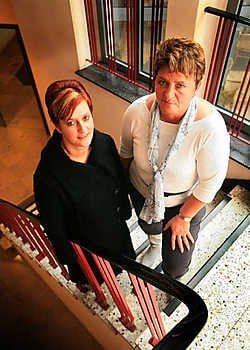 Marleen Ceyssens en Bertha Haanen klagen de moordende werkdruk aan. Mine Dalemans<br>
