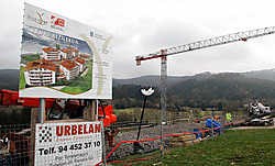 Huizenbouw in Bilbao. In de voorbije jaren werden in Spanje jaarlijks 800.000 nieuwe woningen opgeleverd, goed voor een overproductie van een half miljoen huizen per jaar.bloomberg news<br>