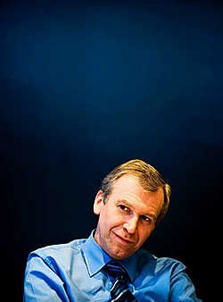 Naar eigen zeggen werkt Yves Leterme, samen met Guy Verhofstadt, hard voort aan 'zaken die echt belangrijk zijn'. Bart Dewaele