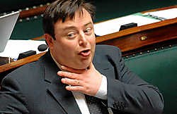 Bart De Wever heeft eind november het gevoel dat de match al ver over blessuretijd zit, maar de scheidsrechter halsstarrig weigert af te fluiten. belga<br>