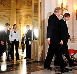 194 dagen na 10 juni legt de interim-regering Verhofstadt III de eed af.belga<br>