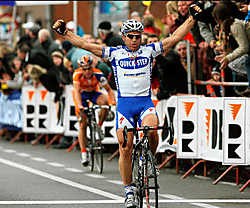 Steven de Jongh klopt Sebastian Langeveld in de spurt. 'Ik ben niet trots op de manier waarop ik die laatste kilometers reed, maar ik had geen andere keuze', zegt de renner van Quick Step.photo news<br>