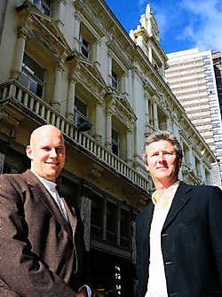 Pascal De Gryse en Didier De Weerdt investeren 600.000 euro in de vernieuwing van het hotel: 'Hotel Albert II moet niet het mooiste en duurste hotel van Oostende worden, maar wel het hotel met de beste ligging en prijs-kwaliteitsverhouding.' Peter Maenhou