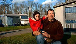 Ronald Raspoet woont met zijn gezin op provinciaal domein De Gavers. 'Maar het wordt veel te duur.' Carol Verstraete
