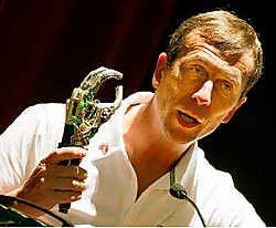 Kevin Warwick: Robocop in het echt. ap<br>
